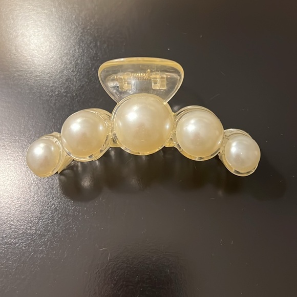 Pearl Hair Clip - Picture 3 of 5